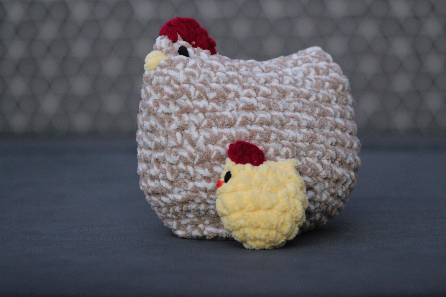 Mama Chicken + Baby/egg